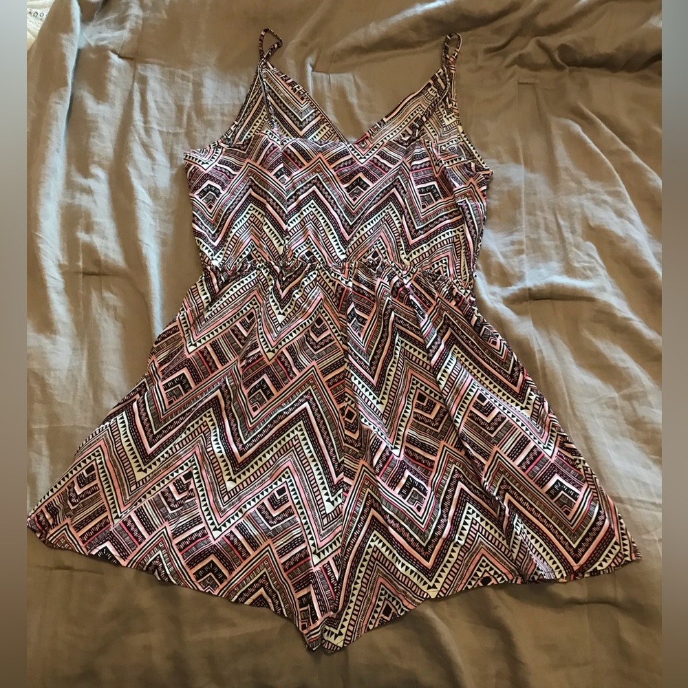 Cute Romper - Picture 2 of 3